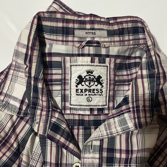 Fitted button up - Picture 2 of 2